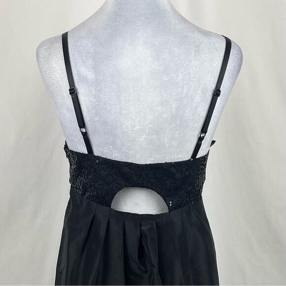Madison Leigh Black Sequined DollCore Party Event Balloon Hem Dress NWOT Size 10 - Picture 6 of 9